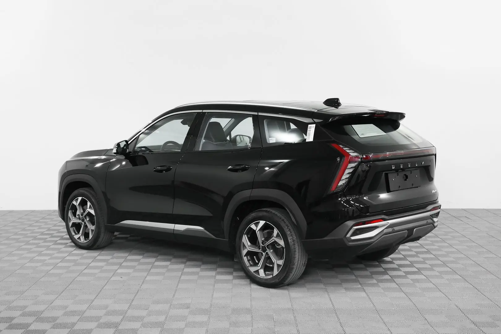 Автосалон: Geely Atlas New